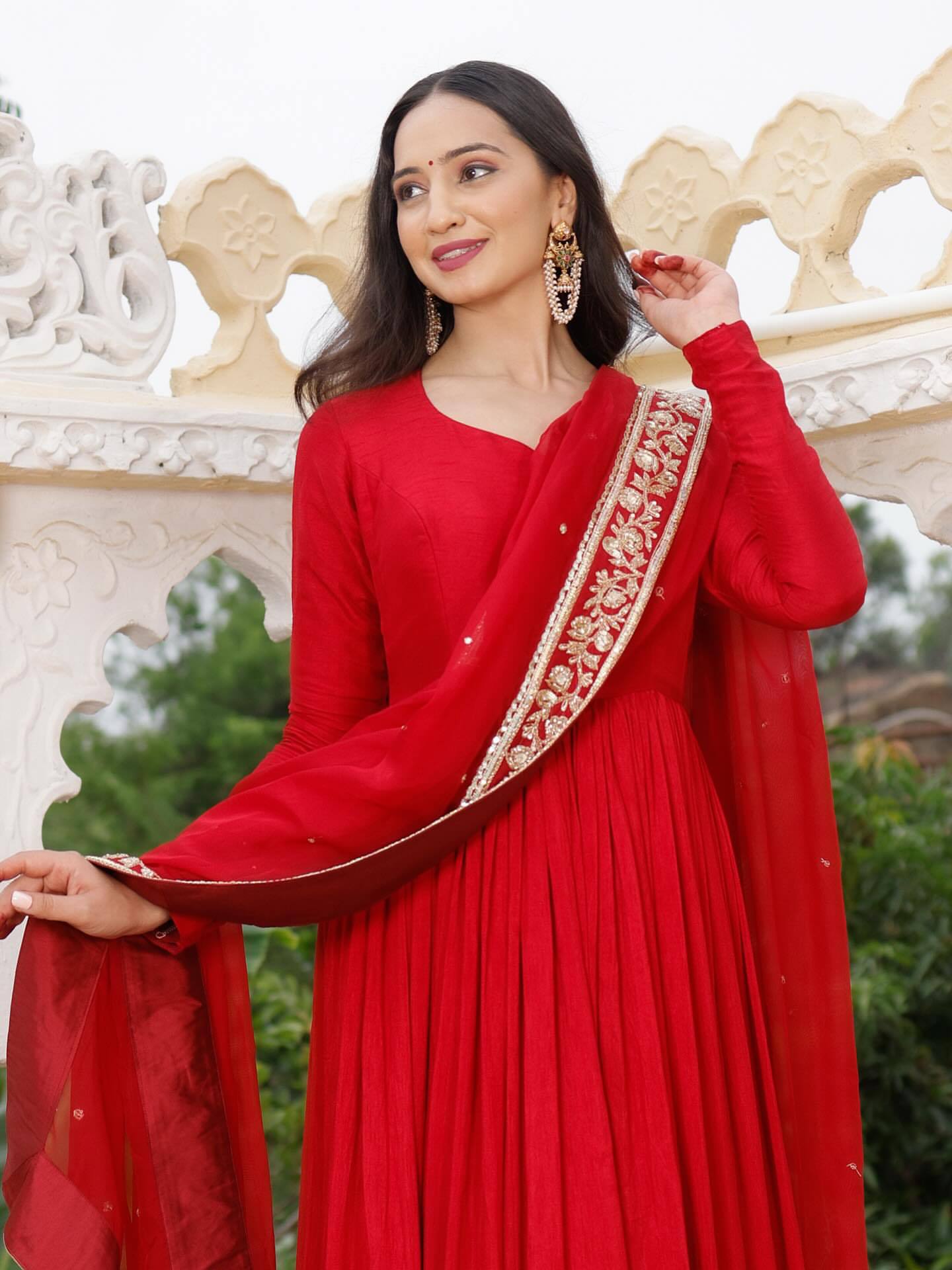 Aaradhya’s Regal Red Anarkali Gown