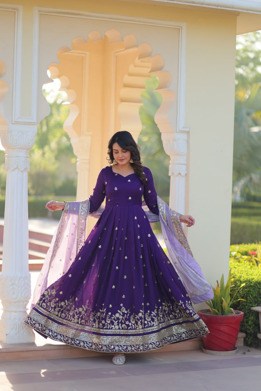 Anvika’s Regal Grace Anarkali Suit