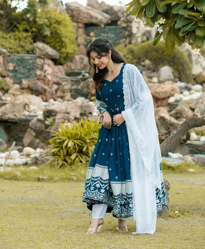 Shanaya Premium Quality Suit Set