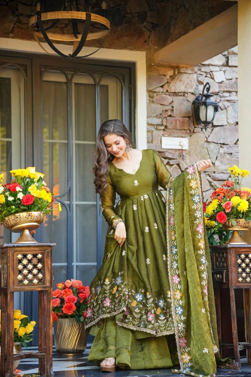Saanvi Floral Wedding Wear Anarkali Set