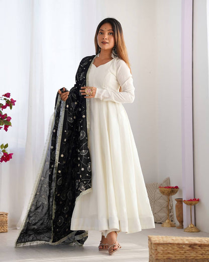 Prishita White Beauty Flowing Anarkali Gown