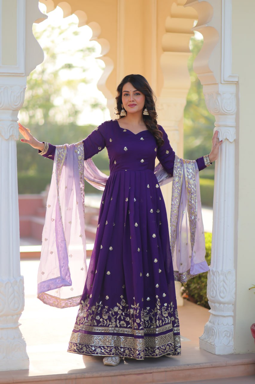 Anvika’s Regal Grace Anarkali Suit